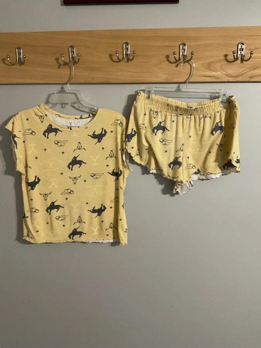 Paramount+Yellowstone Cowboy Print Yellow & Black 2 Pc. Shorts Pajama Set Medium